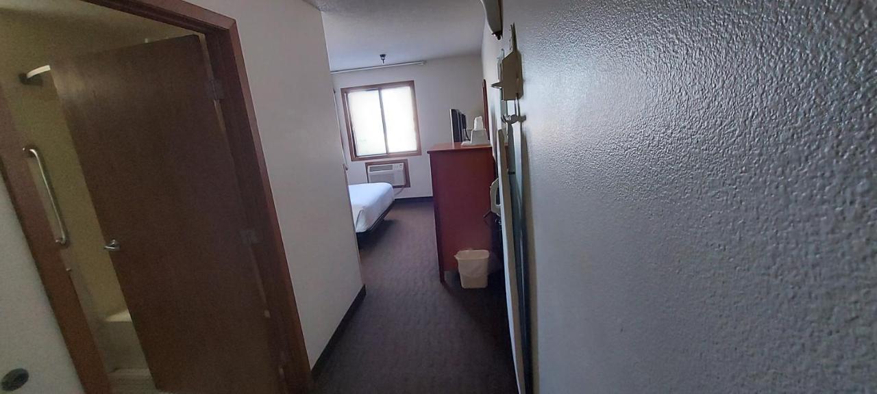 Days Inn By Wyndham Willmar Bagian luar foto