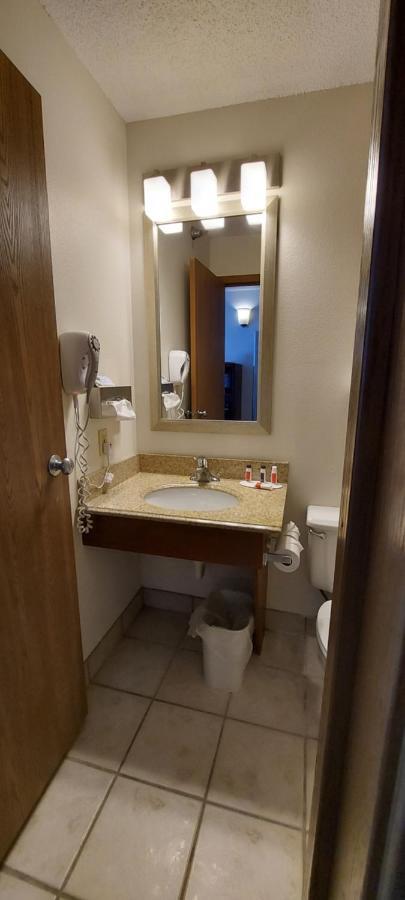 Days Inn By Wyndham Willmar Bagian luar foto