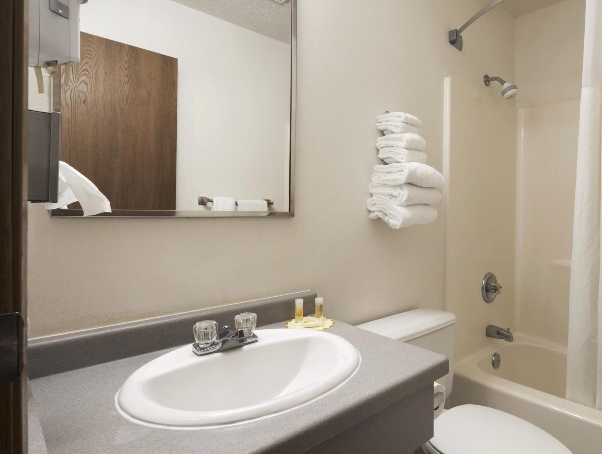 Days Inn By Wyndham Willmar Bagian luar foto