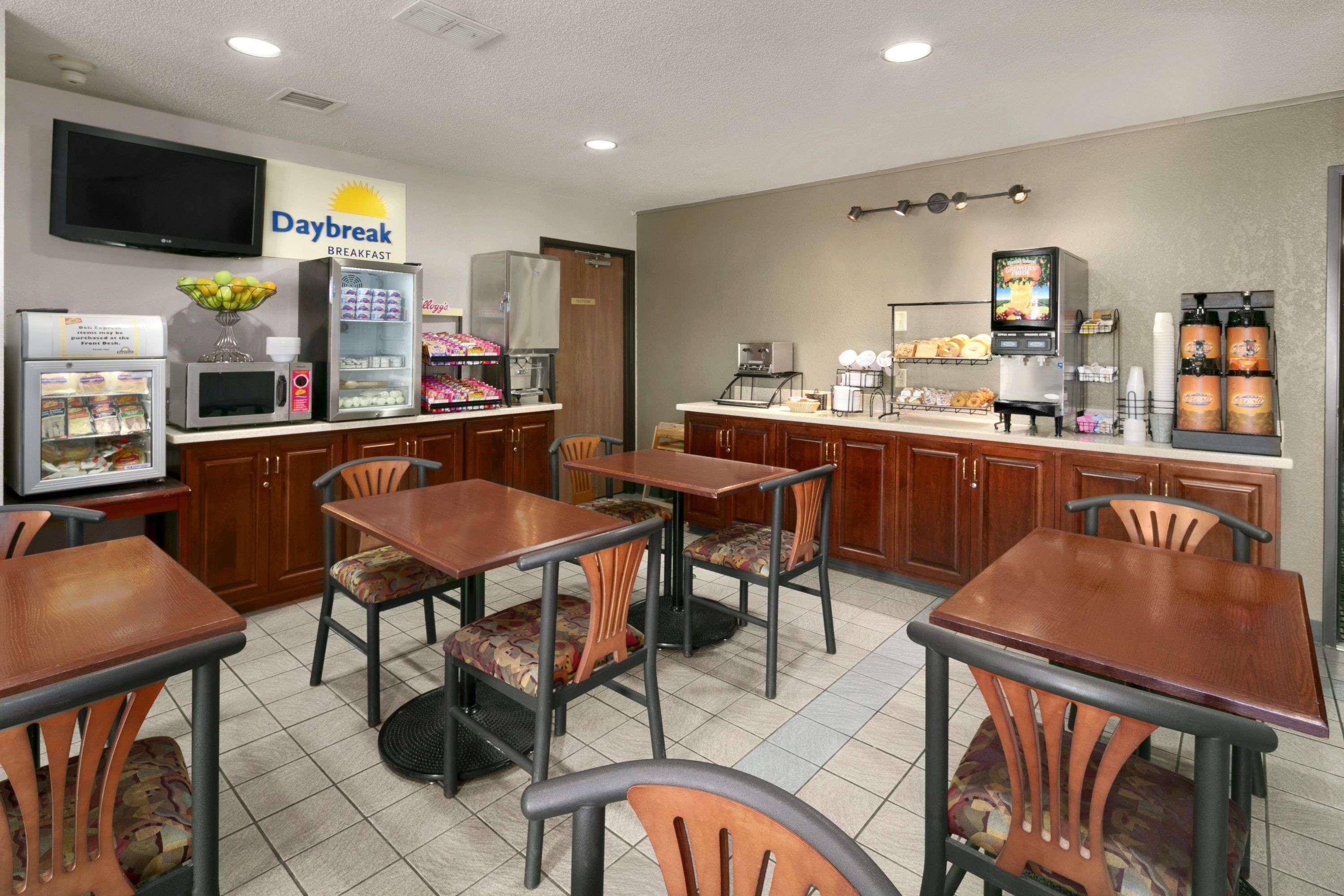Days Inn By Wyndham Willmar Bagian luar foto