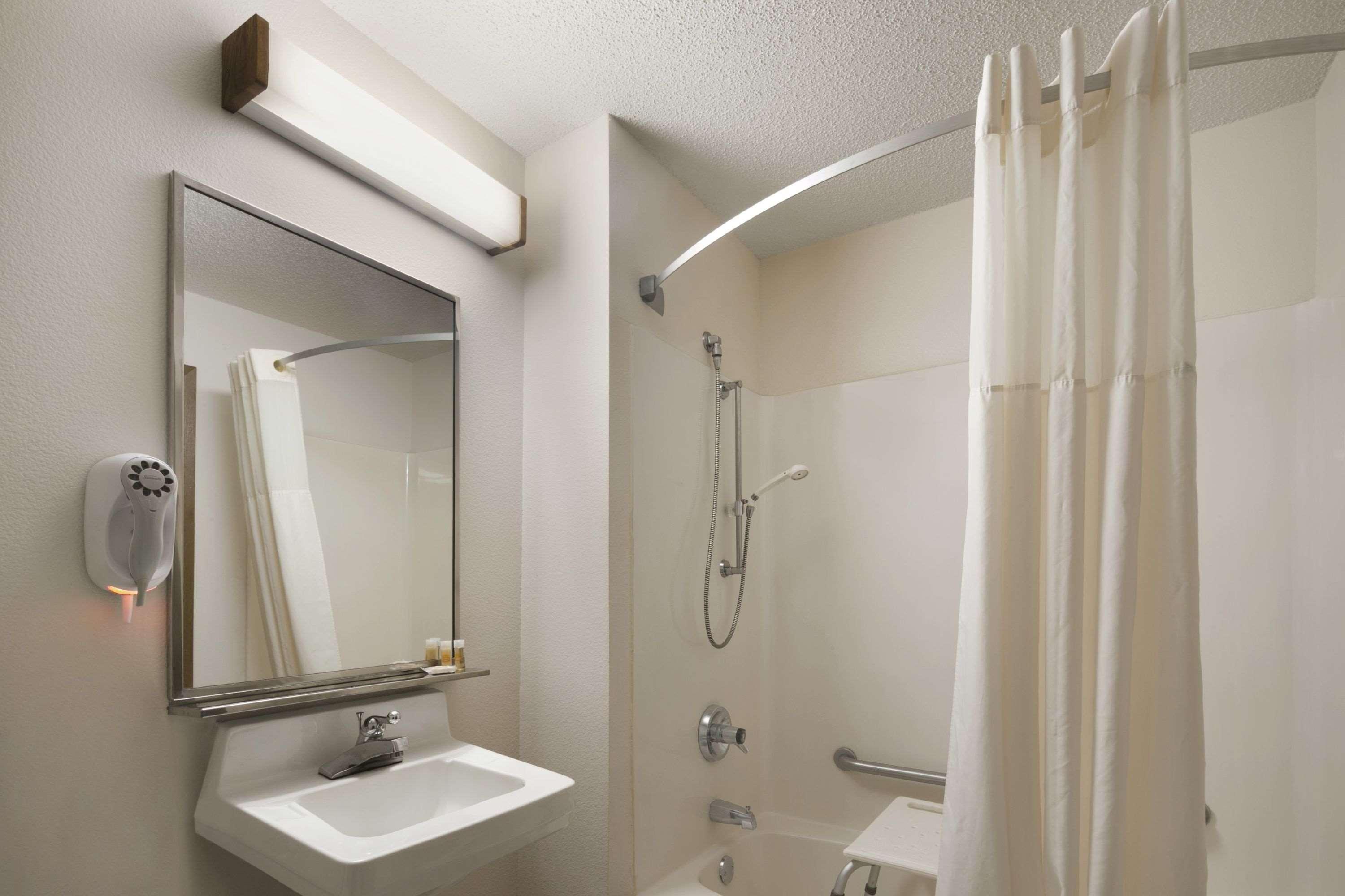 Days Inn By Wyndham Willmar Bagian luar foto